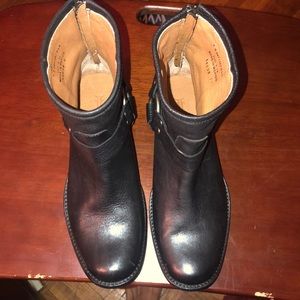 NWOT Frye short boot
